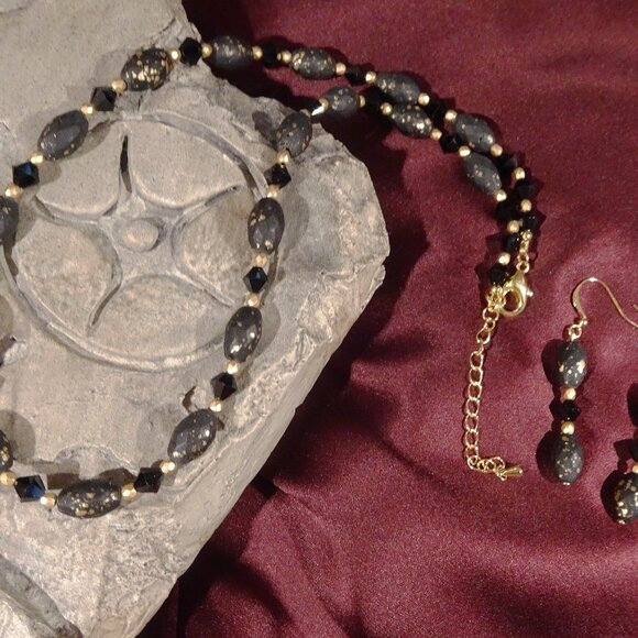 Handmade necklace/earring set in black with gold accents - Picture 5 of 12